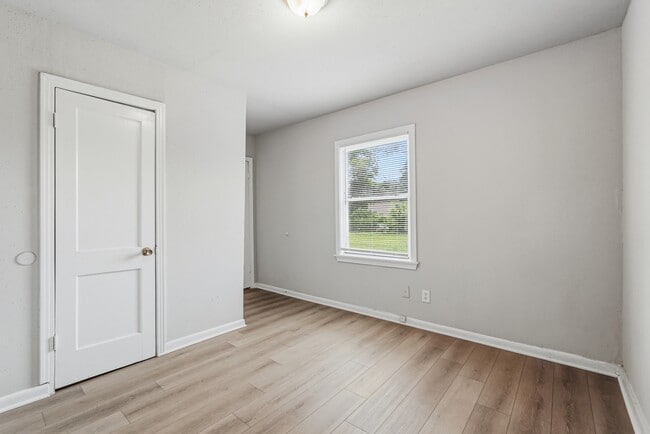 Building Photo - 4953 Bataan Rd