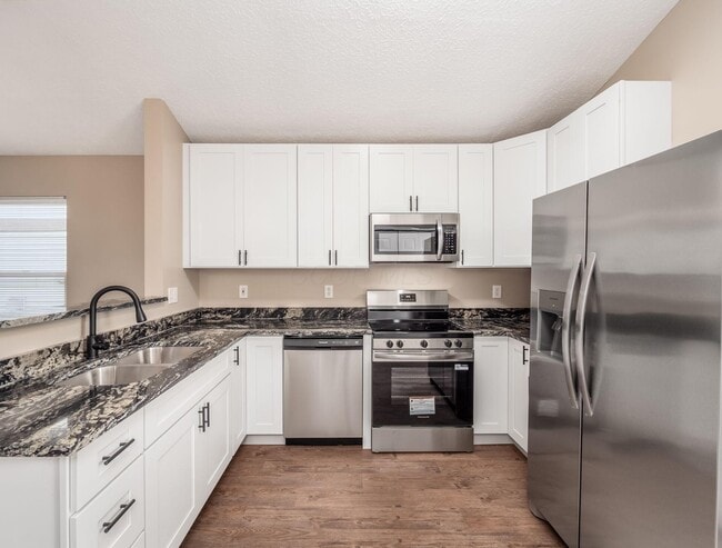 Building Photo - 5222 Horseshoe Dr N