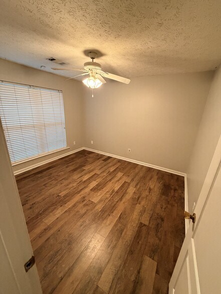 Building Photo - 37 Ridgeview Dr