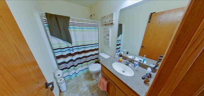 Building Photo - 3D Tour Available - Beautiful Town Home on East-Side with Lake View! Washer & Dryer included! Ava...