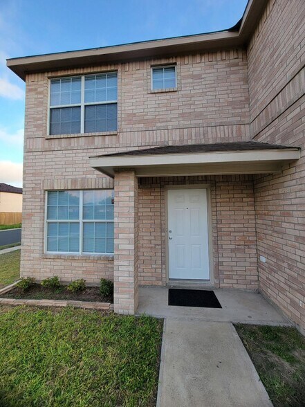 Building Photo - 3016 Princeton Ave