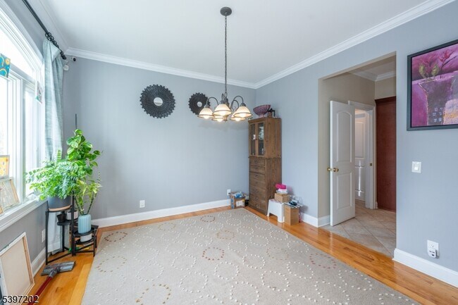 Building Photo - 27 Evergreen Ave