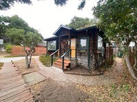 Building Photo - 17 Mile Drive Cottage!