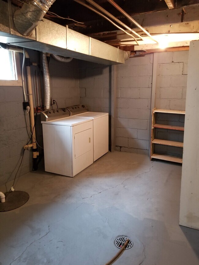 Building Photo - 1146 9th St N