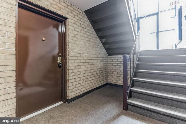 Building Photo - 7598 Gales Ct