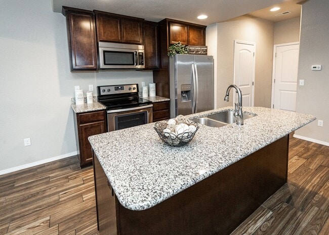 Building Photo - Newer Townhome Near Briargate