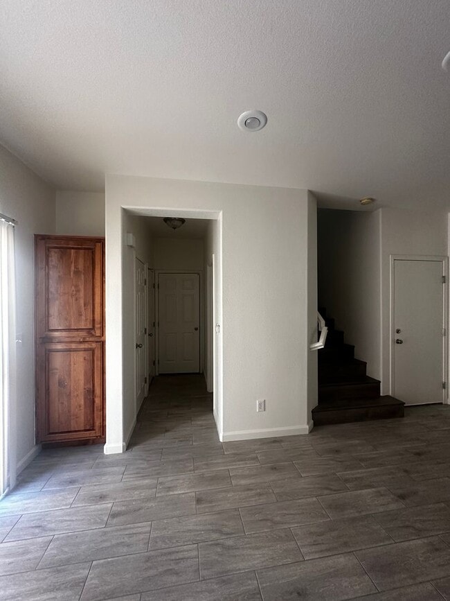 Building Photo - 3 Bedroom Home in the SW!