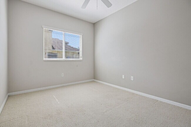 Building Photo - Spacious 4-Bedroom Gem with 3 Baths and 2238 Sq Ft of Comfort in Clermont!