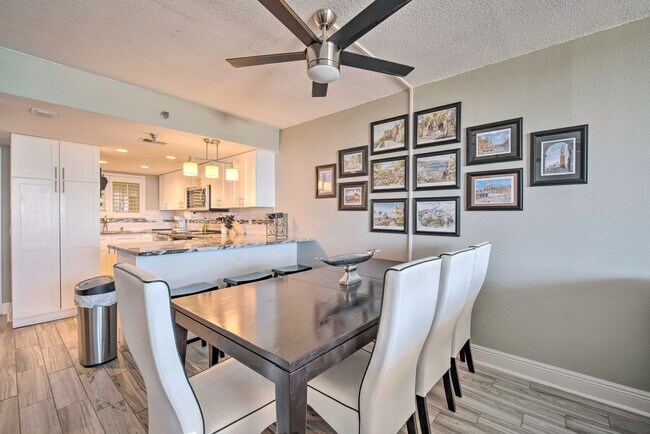 Building Photo - 6105 Sea Ranch Dr