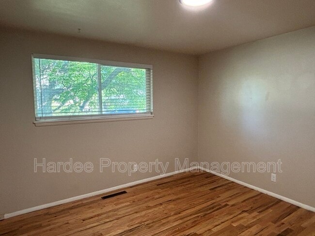 Building Photo - 1500 Brooklawn Dr