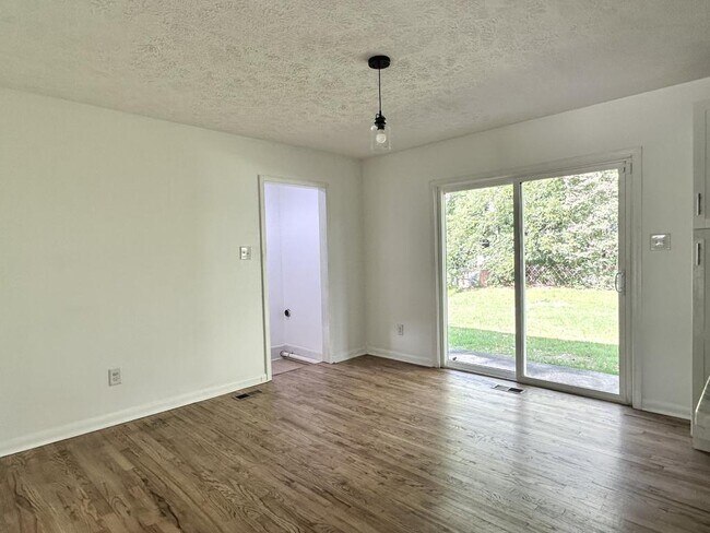 Building Photo - 627 Burgoyne Dr