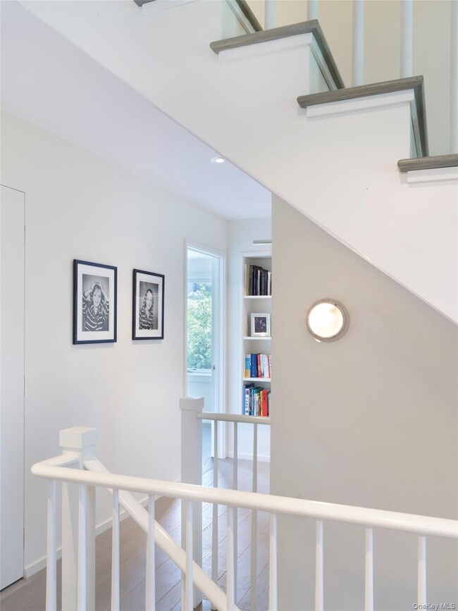 Building Photo - 2 Sun Ct