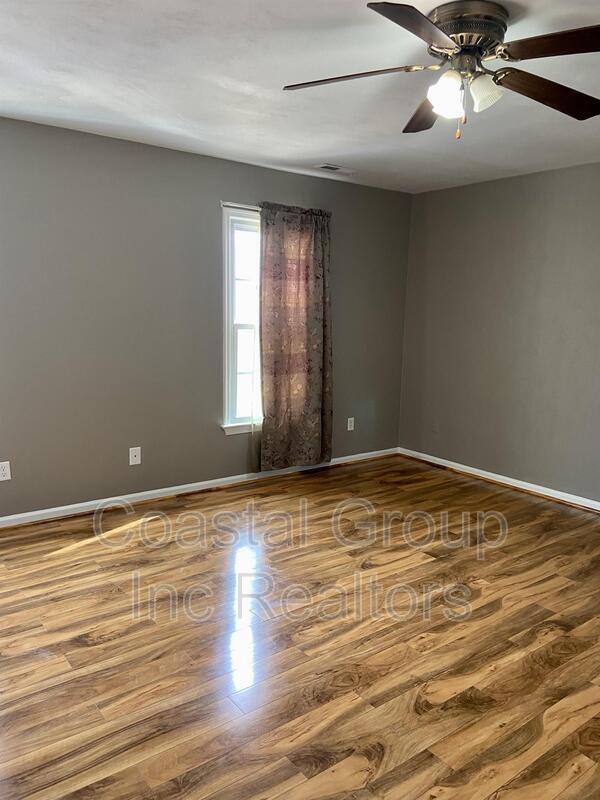 Building Photo - 247 Windbrooke Ln