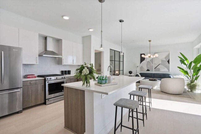 Building Photo - Modern Living in the Heart of Atlanta