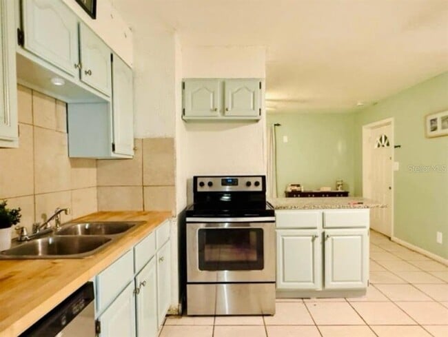 Building Photo - 7725 Mandarin Dr