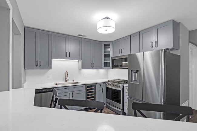 Building Photo - 730 Hamilton Ct