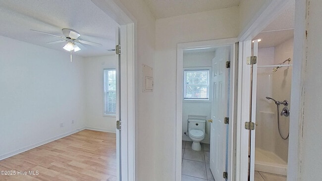 Building Photo - 303 Putnam Dr