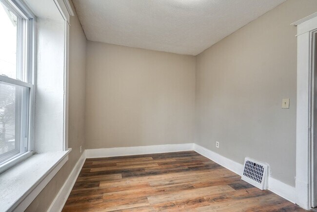 Building Photo - Spacious 3 Bedroom Akron Home