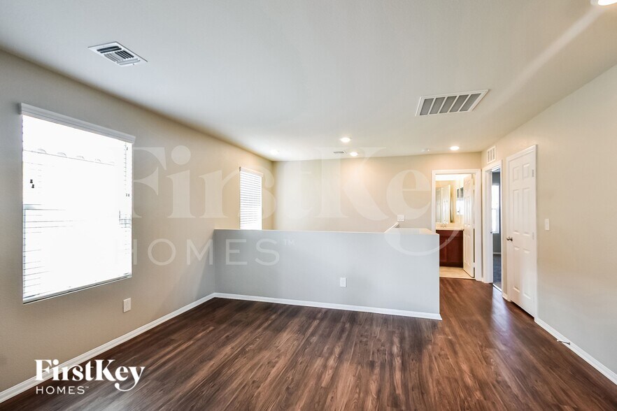 Building Photo - 1106 E Dorrell Ln