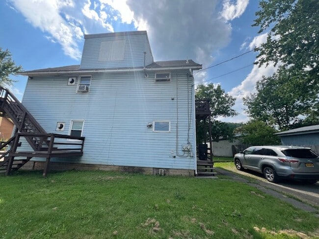 Building Photo - 33 Leland Ave