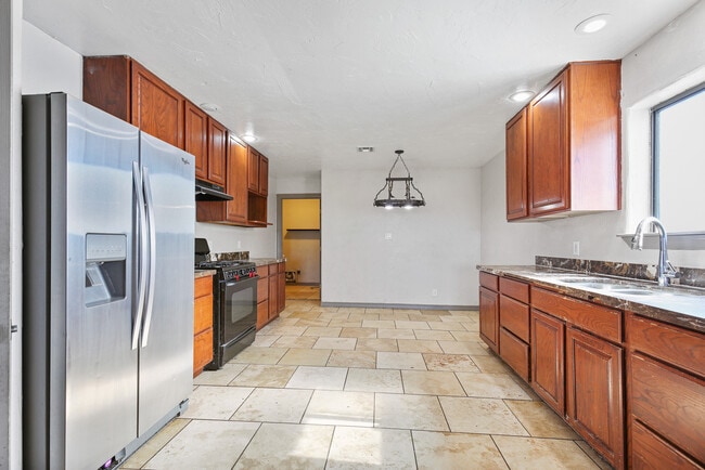 Building Photo - 25 Lemin Ave