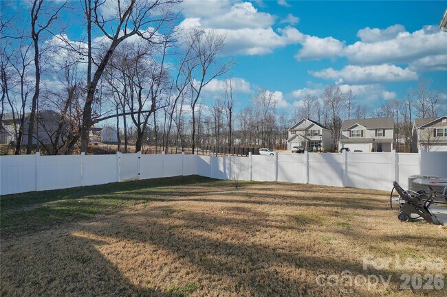 Building Photo - 6008 Lowe Ln