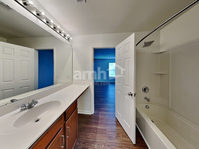 Building Photo - 3011 Gray Farm Rd