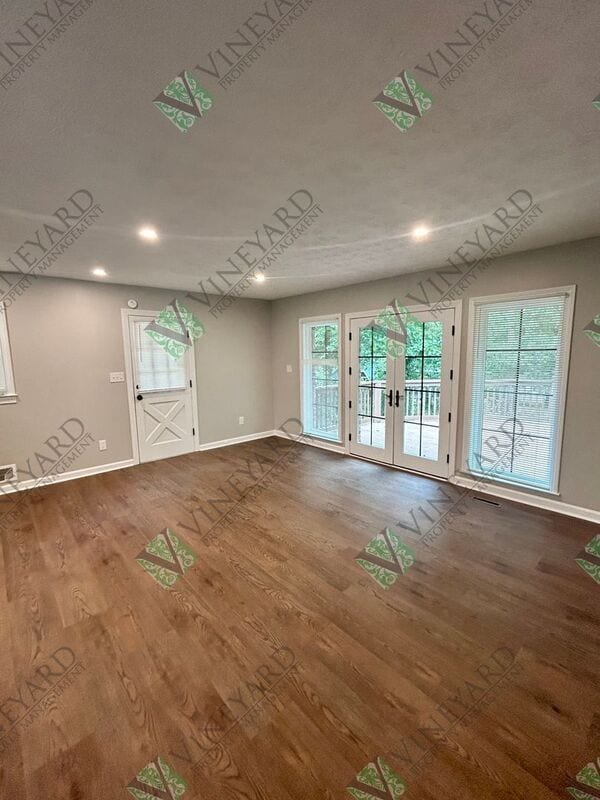 Building Photo - 993 Walnut Cir SW