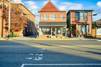 Building Photo - 313 E Spring St