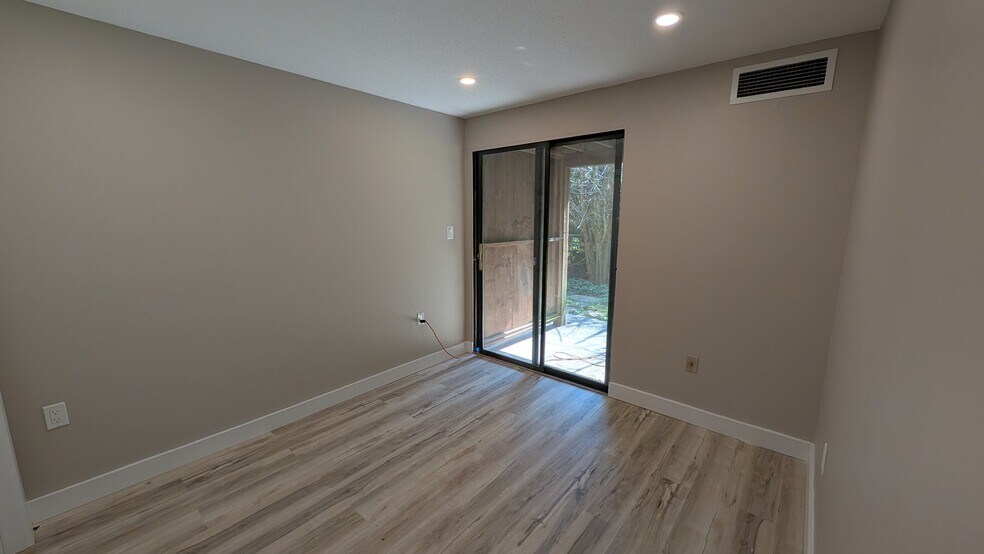 Building Photo - 48 Avonwood Rd