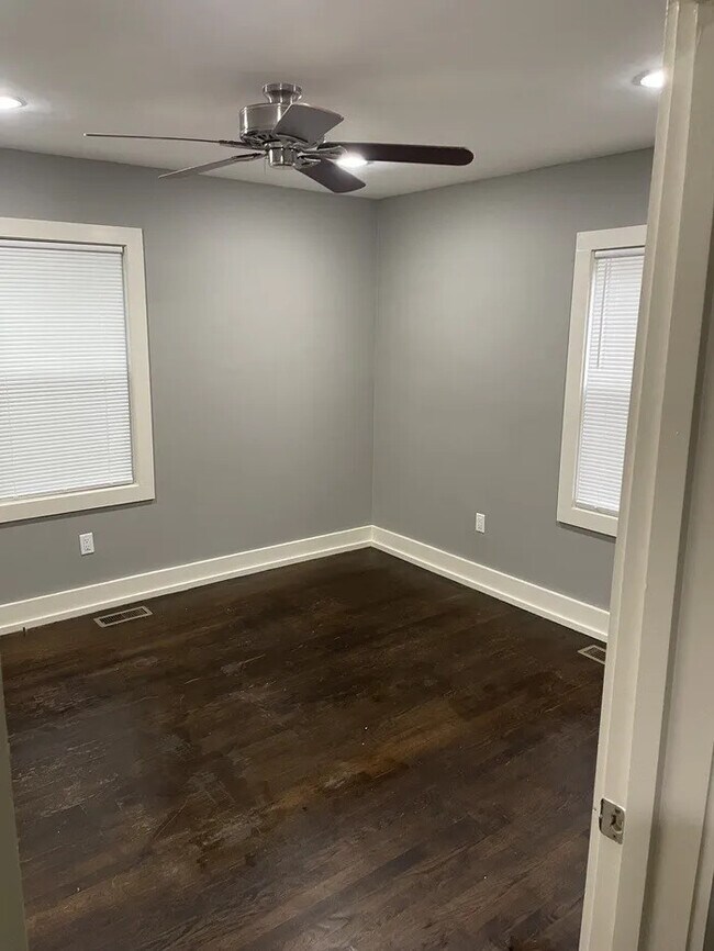 Building Photo - 2 Bedroom 1 Bathroom