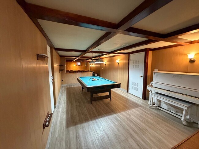 Building Photo - 290 Glenview Rd