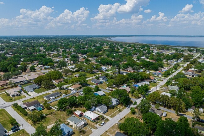 Building Photo - MOVE IN SPECIAL- Charming 2/1 Home w/ Partially Fenced Yard in St. Cloud