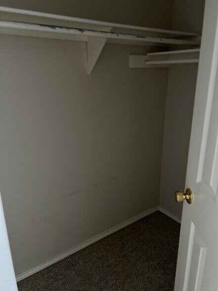 Walk in closet - 817 Sonesta Dr