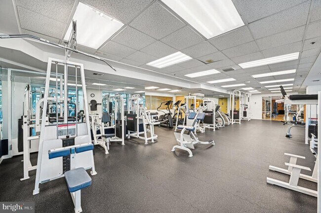 Building Photo - 100 Harborview Dr