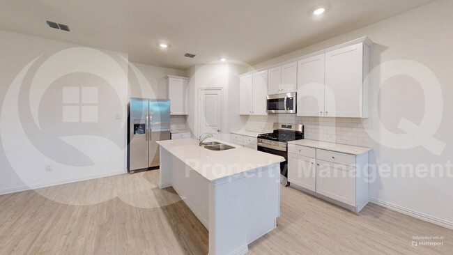 Building Photo - 1420 Rousseau Dr