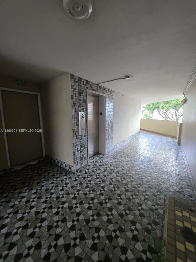 Building Photo - 1710 NE 191st St