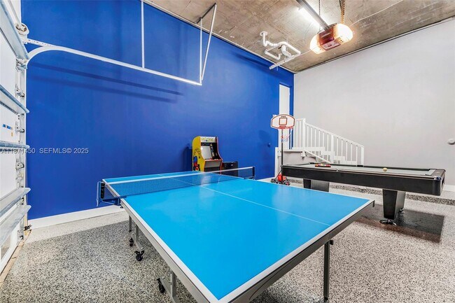 Building Photo - 850 Washington St