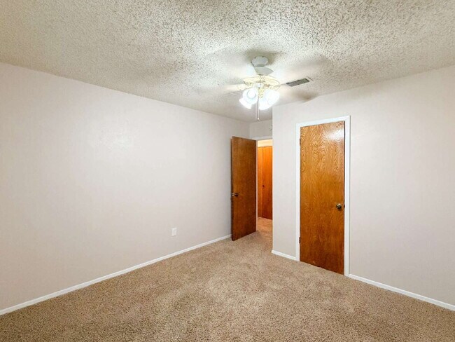 Building Photo - Charming 3-Bedroom Haven with Cozy Fireplace in North Richland Hills!
