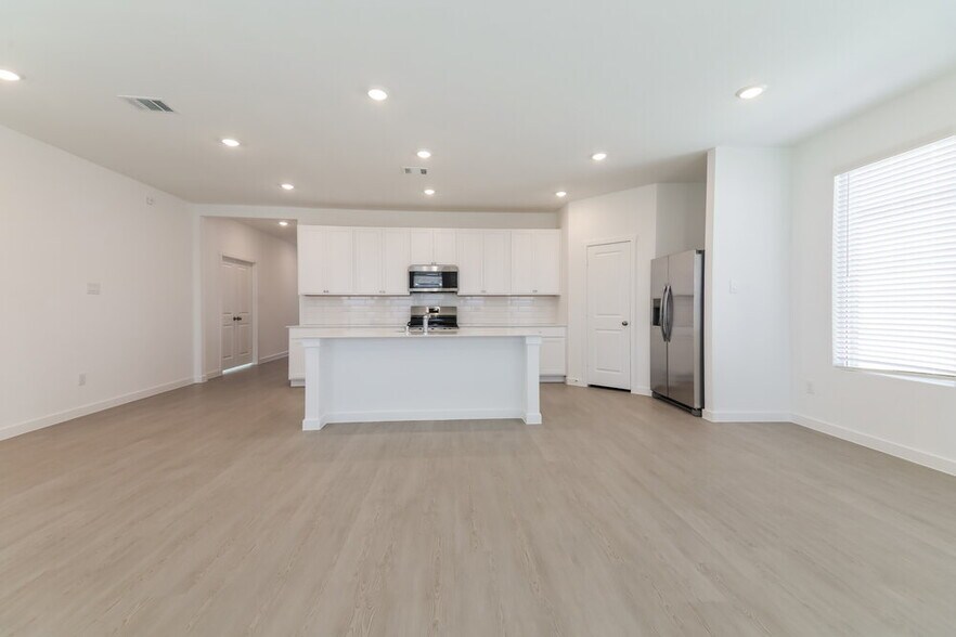 Building Photo - 2239 Mustang Ghost Trl