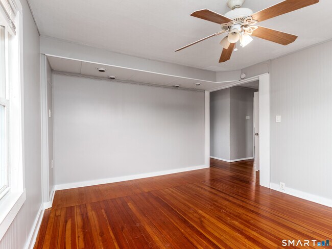 Building Photo - 969 S Main St