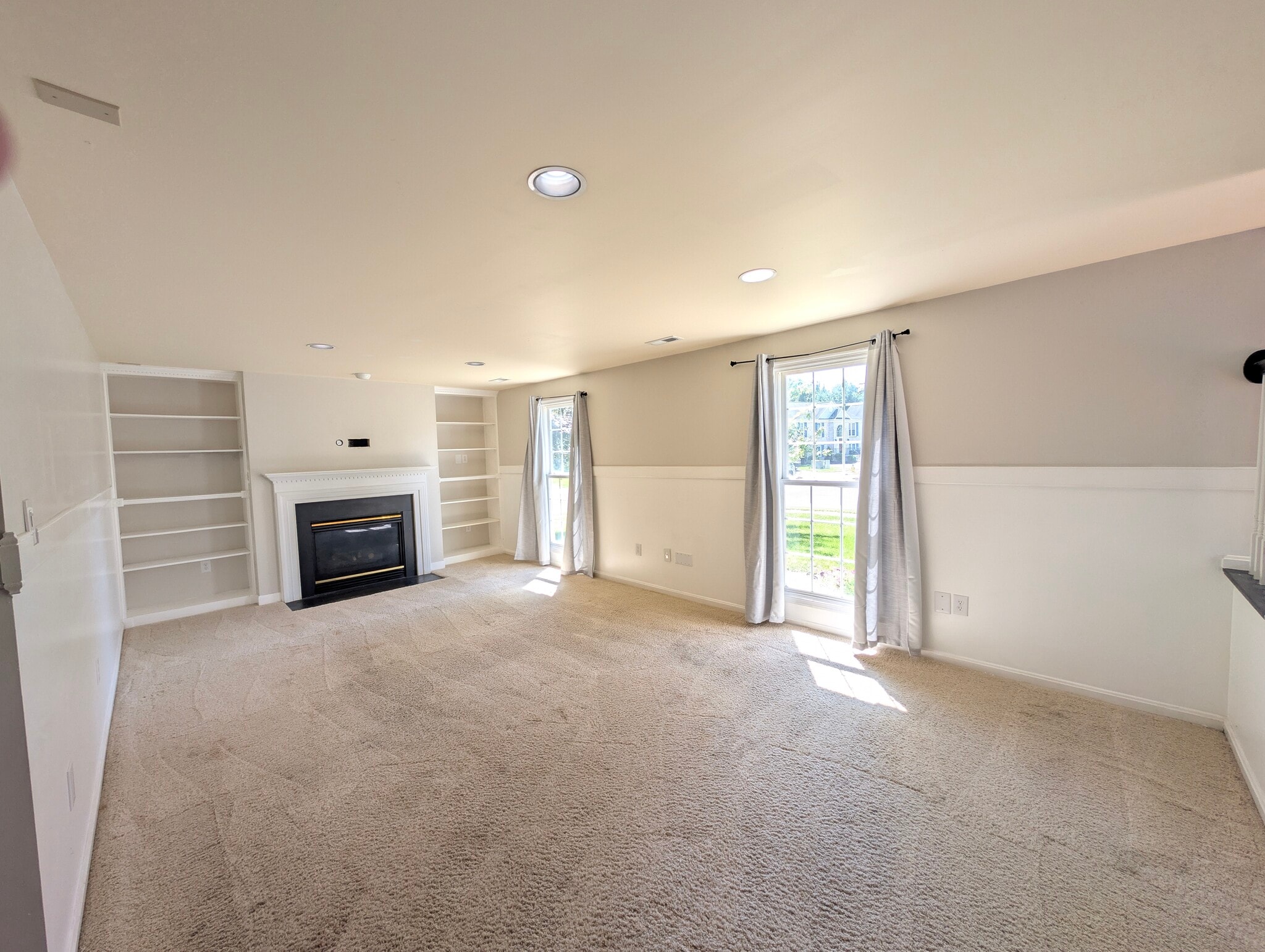 Building Photo - 212 Silver Stone Dr