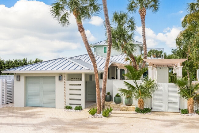 Building Photo - 2807 Sunset Way