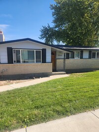 Building Photo - "Charming 3-Bed Boise Home with tons of ou...