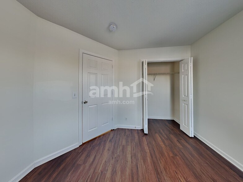 Building Photo - 2805 River Bend Dr