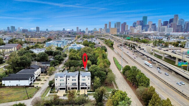 Building Photo - 2007 Briley St