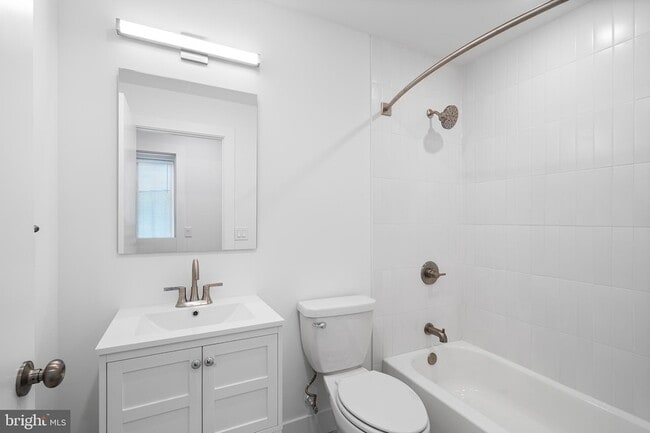 Building Photo - 4324 Lancaster Ave