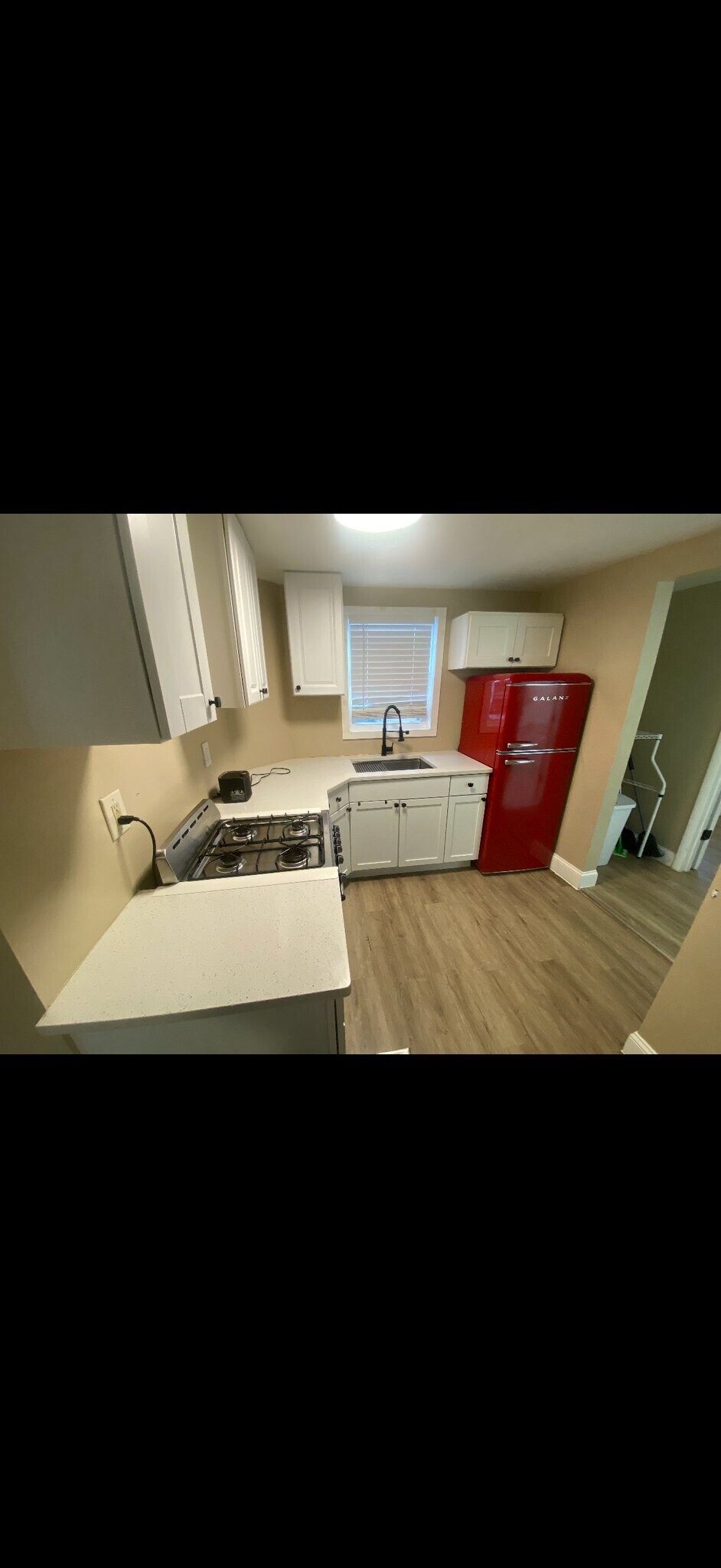 Building Photo - 4 Oak St