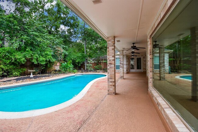 Building Photo - 807 Herdsman Dr