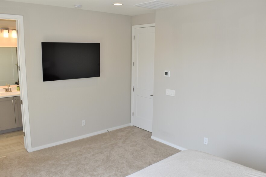 Bedroom 1 - 901 S Smith Rd